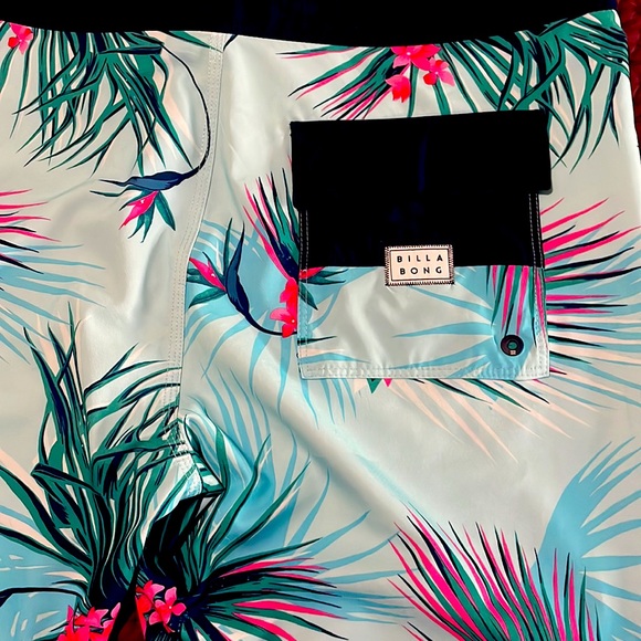 Men’s size 34 billabong short - Picture 5 of 5